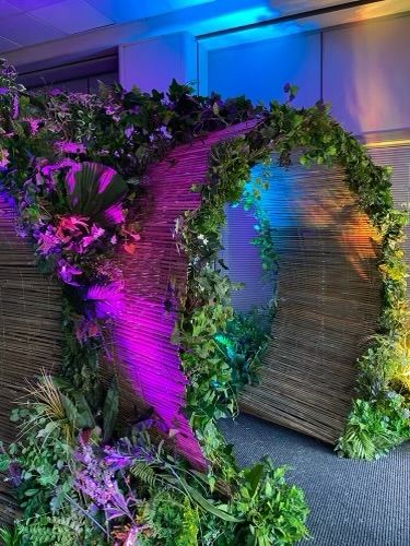 Bamboo Theme Party, Jungle Boogie Party, Festival Theme Decorations, Jungle Entrance Decor, Jungle Booth Design, Tunnel Decoration Entrance, Neon Outdoor Party, Neon Jungle Party Decorations, Jungle Event Decor