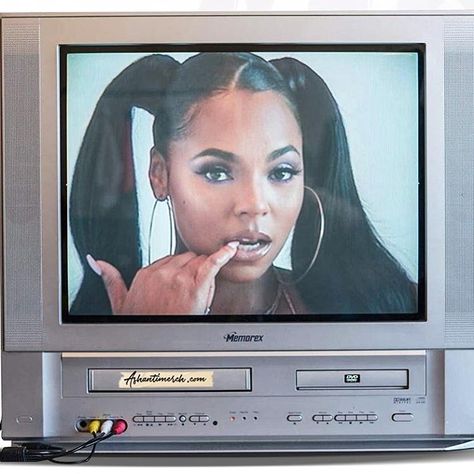 Ashanti Aesthetic, Aesthetic 90s, Inspiration Instagram, Vintage Tv, Blender 3d, Retro Futurism, Y2k Aesthetic, Photo Instagram, Photography Inspo