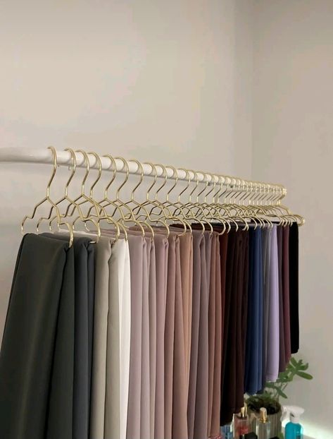 Hijab Cupboard, Hijab Shop Interior Design, Hijab Closet Organization, Hijab Organisation, Hijab Organization Ideas, Abaya Closet, Hijab Organizer, Hijab Rack, Hijab Hanger