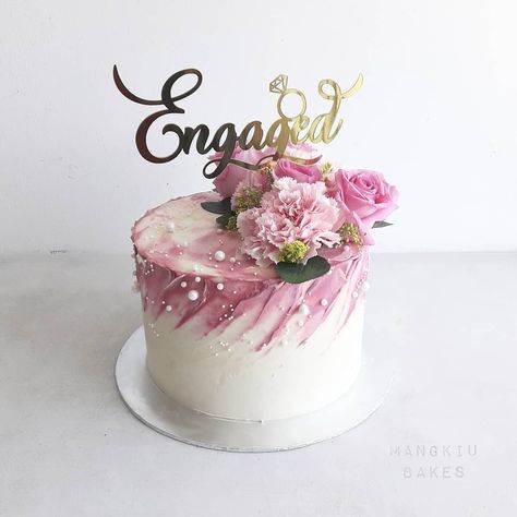 Cake Ideas For Engagement, Baat Pakki Cake Ideas, Pink Cakes Birthday, Pink Engagement Cake, Engagement Cake Designs Simple, Engagement Cakes Ideas, Cake For Engagement Party, Simple Bride To Be Cake, Engagement Party Cake Ideas