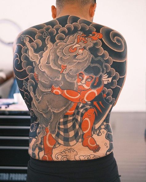 Dive into the mesmerizing world of Japanese tattoos. Explore their rich history, symbolism, and cultural nuances. Unlock the allure of 'Irezumi' now! Traditional Japanese Back Tattoo, Best Japanese Tattoo, Japanese Tattoo Ideas, Japanese Tattoo Women, Japanese Tattoo Artist, Japanese Back Tattoo, African Tattoo, Omerta Tattoo, Western Tattoos