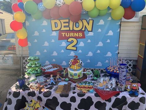 Toy story cake table Toy Story Cake Table Ideas, Toy Story Birthday Table, Toy Story Treat Table, Toy Story Cake Table, Toy Story Dessert Table, Birthday Party Toy Story, Toy Story Cakes, Story Birthday, Mickey Mouse Parties