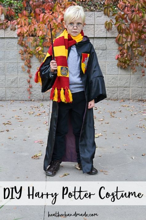 DIY harry potter costume Harry Potter Dress Up Ideas, Diy Harry Potter Costume, Diy Ninja Turtle Costume, Harry Potter Dress Up, Harry Potter Scar, Harry Potter Robes, Zelda Costume, Link Costume, Harry Potter Dress