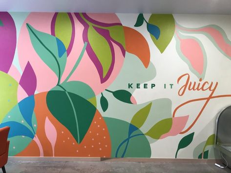 Murals Street Art Wall, Plants Mural Painting, Mural Plants, Cool Wall Murals, School Wall Art Ideas Classroom, Outdoor Mural Ideas Flower, Summer Mural, Beachy Outdoor Mural Art, Tropical Mural Painting Outdoor