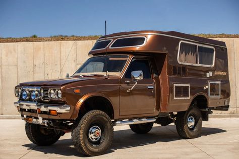 Retro Home-On-Wheels: A 1978 Toyota Chinook 4×4 Camper Chinook Camper, Toyota Chinook, Toyota Motorhome, Fiberglass Camper, Mini Motorhome, Pop Top Camper, Camper Shells, Jeep Pickup, Toyota 4