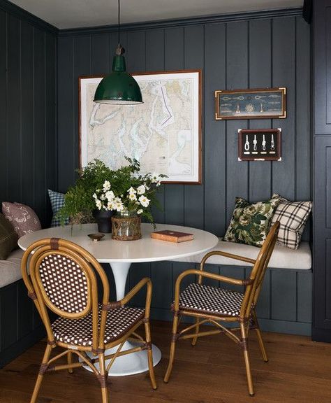 I love the look of vertical shiplap walls dining rooms! Especially in this dining nook. This post has 35+ vertical shiplap wall ideas. These vertical shiplap wall ideas truly show modern farmhouse design vibes! Shiplap wall ideas and more here! - Nikki's Plate Kitchen Corner Bench, Heidi Caillier, Brown Paint Colors, Cozy Breakfast Nook, Cosy Room, Regal Design, Kitchen Corner, Kitchen Nook, Dreamy Bedrooms