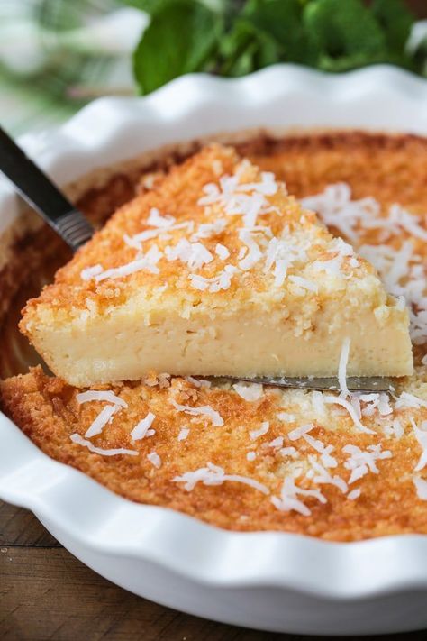 Impossible Coconut Pie is so easy, it seems impossible! A sweet, coconut custard pie that only takes 5 minutes to make! Coconut Impossible Pie Recipe, Impossible Coconut Pie Bisquick, Crustless Coconut Custard Pie, Coconut Impossible Pie, Crustless Coconut Pie Recipe, Biscuit Hacks, Impossible Recipes, Impossible Coconut Pie, Crustless Pie