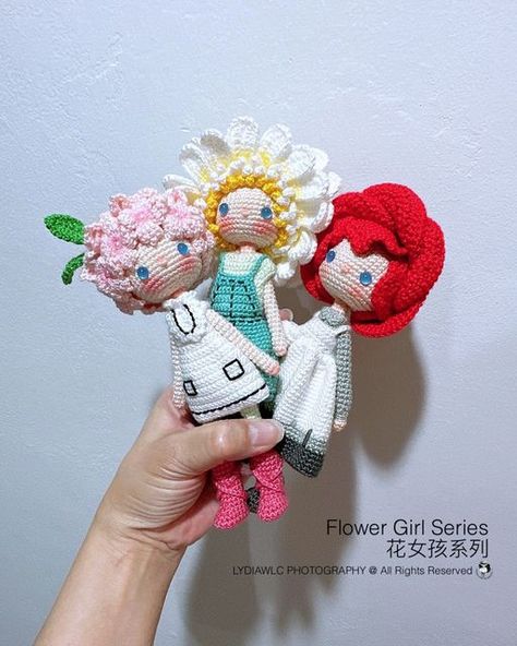 Diy Crochet Rose, Easy Crochet Rose, Crochet Parrot, Very Easy Crochet, 100 Crochet Stitches, Crochet Roses, Rose Crochet, Easy Crochet Animals, Crochet Fairy