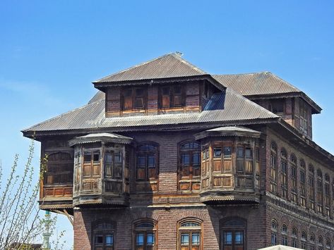 Kashmir Architecture, Kashmiri Architecture, Kashmir House, Tradition House, Kashmir Photos, Jammu Kashmir, Eid Mubarak Greetings, Russian Architecture, Desi Aesthetic