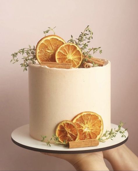 Cake Ideas Preppy, Cake Ideas Summer, Summer Cake Designs, Birthday Cake Summer, Preppy Birthday Cake, Summer Cake Ideas, Orange Cake Decoration, Summer Cake, Fall Cakes