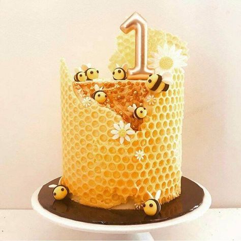 Birthday Pies, Fox Cake, Bee Cake, Pies Art, Bee Cakes, Cinnamon Almonds, Bee Party, Cake Shapes, Bee Birthday