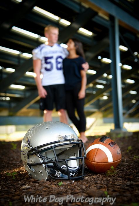 Senior Football Photography, Football Senior Photos, Senior Sports Photography, Mom And Me Photos, Baseball Senior Pictures, Football Senior Pictures, Couple Senior Pictures, Senior Photos Boys, Football Poses