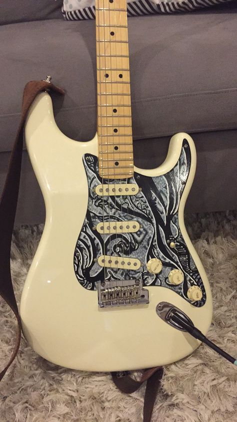 Pick Guard Design, Painted Pickguard, Pickguard Art, Electric Guitar Art, Pretty Guitars, Electric Guitar Design, Guitar Obsession, Guitar Finishing, Custom Pickguard