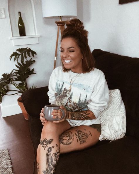 fave thing White Shorts Outfit, Simple Summer Outfits, Alt Style, All Hairstyles, Personal Style Inspiration, Mama Style, Henna Tattoo Designs, Girl Swag, Mom Style