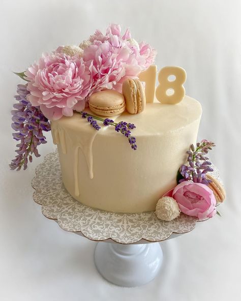 Cake For Old Women, Garden Cake, Cakes For Women, Almond Cake, Almond Cakes, Cake Decorating Tips, 18th Birthday, My Garden, Wisteria