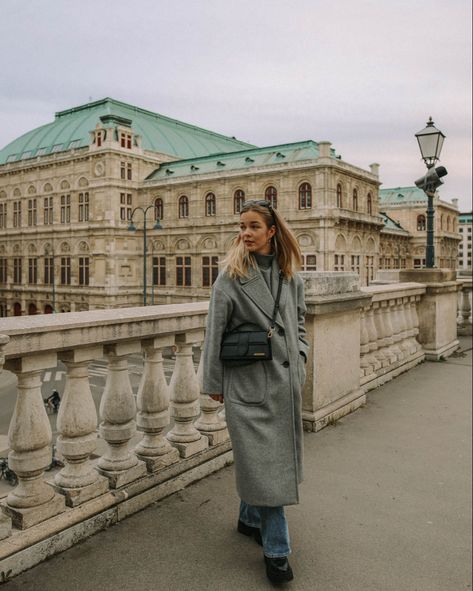 Photo spots in Vienna. Photo ideas in Vienna. Instagram spots in Vienna, Austria. Prague Instagram Pictures, Poses In Prague, Riga Photo Ideas, Vienna Photo Spots, Photo Ideas In Vienna, Vienna Austria Photo Ideas, Austria Instagram Pictures, Vienna Fashion Winter, Austria Picture Ideas