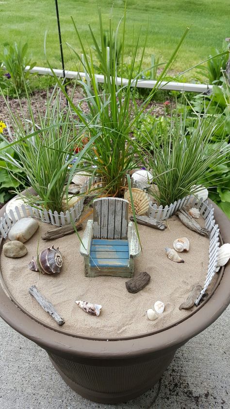 Beach fairy garden Beach Fairy Garden, Fairy Garden Ideas, Fairy Garden Designs, Fairy Garden Crafts, Faeries Gardens, Mini Fairy Garden, Fairy Garden Decor, Fairy Garden Houses, Garden Terrarium