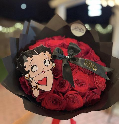 Mothers Day Ramo, Batman Flower Bouquet, Character Flower Bouquet, Spiderman Eternal Bouquet, Betty Boop Centerpieces, Scream Halloween Flower Bouquet, Spooky Ramos Eternal, Cute Breakfast Ideas, Bday Gift For Boyfriend