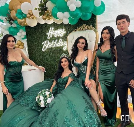 Emerald Green Quinceanera Court, Forest Green Sweet 16 Theme, Quince Family Pictures, Emerald Green Chambelanes Outfits, Dark Green Quince, Emerald Green Quince Dress, Emerald Quince, Chambelanes Outfits Quinceanera, Emerald Green Quinceanera Theme