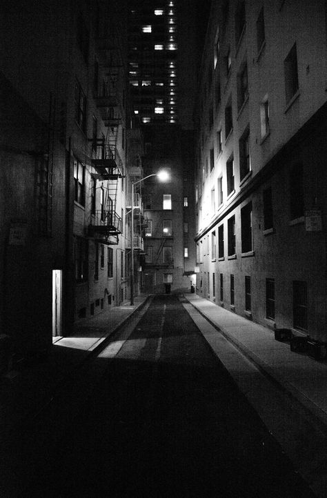 Burritt Street, where Miles Archer is killed.  San Francisco Noir - NYTimes.com Film Noir Photography, Noir Aesthetic, Night Film, Dark Street, Dark City, Photography Film, Ideas Photography, Black And White Aesthetic, City Photography