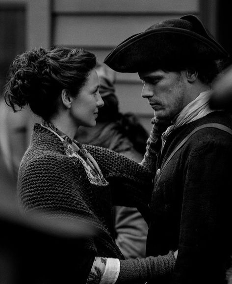 Jamie Fraser Claire Fraser, Jamie And Claire Wallpaper, Jamie Fraser Aesthetic, Outlander Jamie And Claire, Outlander Aesthetic, Emotionally Unavailable Women, Claire And Jamie, James Fraser Outlander, Outlander 3