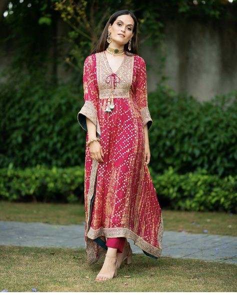 Bandej Dress Indian, Bandhini Dress Patterns, Semi-stitched Bandhani Print Traditional Wear For Diwali, Bollywood Style Semi-stitched Traditional Wear With Bandhani Print, Bollywood Style Bandhani Print Dress, Festive Bandhani Print Semi-stitched Suit, Eid Semi-stitched Bandhani Print Dress, Kaftan Designs, Velvet Dress Designs