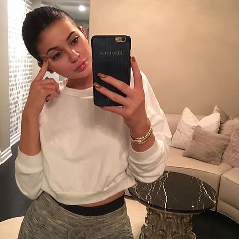 kylie jenner mirror selfie Kylie Jenner Without Makeup, Kylie Jenner No Makeup, Kylie Jenner Mirror, Maquillaje Kylie Jenner, Maquillage Kylie Jenner, Kylie Jenner Snapchat, Instagram Kylie Jenner, Celebs Without Makeup, Estilo Kylie Jenner