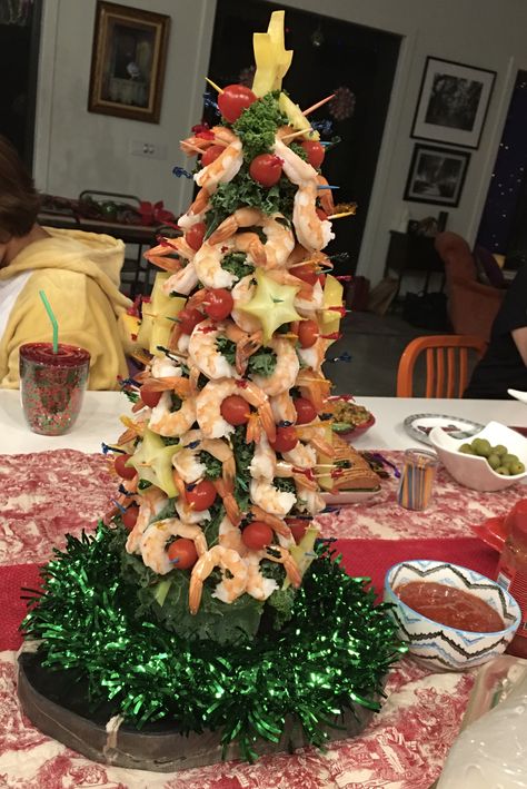 Shrimp Christmas Tree, Shrimp Tree, Shrimp Christmas, Christmas Tree Appetizer, Tree Appetizer, Holiday Foods, Fun Food, Shrimp Recipes, Charcuterie Board