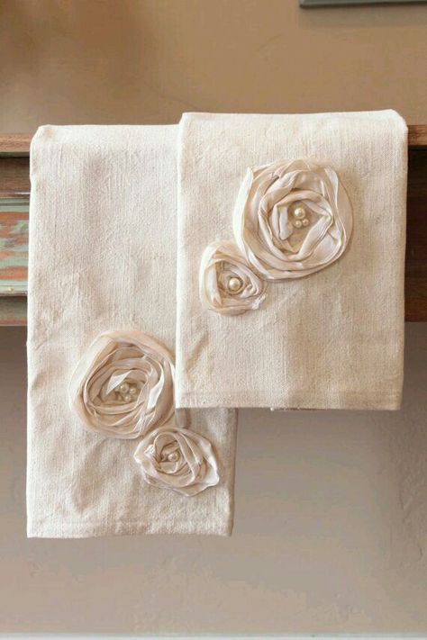 Kitchen Hand Towels, Creation Couture, Fabric Projects, Ribbon Embroidery, Vintage Linens, Sewing Inspiration, Beaded Flowers, Sewing Hacks, Sewing Fabric