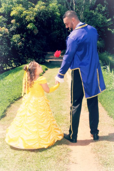 Rapunzel Photoshoot, Belle Birthday Party, Beauty And Beast Birthday, Belle Birthday, Belle And Beast, Princess Photo, Little Mermaid Birthday, Mermaid Birthday Party, Family Halloween Costumes