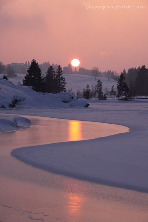 Frozen Sunset by Jérémy Lombaert via waterchild09 Frozen Lake, Winter Scenery, Winter Beauty, Snow Scenes, Winter Wonder, 4 Seasons, Winter Landscape, Winter Scenes, Beautiful Sunset