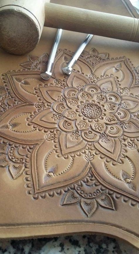 Leatherworking Patterns, Sac En Cuir Diy, Crea Cuir, Leather Working Patterns, Leather Working Tools, Leather Tooling Patterns, Tooling Patterns, Leather Craft Patterns, Leather Craft Projects