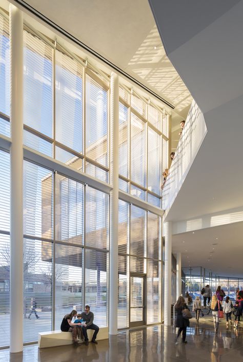 Performance Spaces Architecture, Weiss Manfredi, Art Galleries Architecture, Foyer Stairs, College Architecture, Concept Models Architecture, Home Hall Design, Lobby Interior, The Marshall