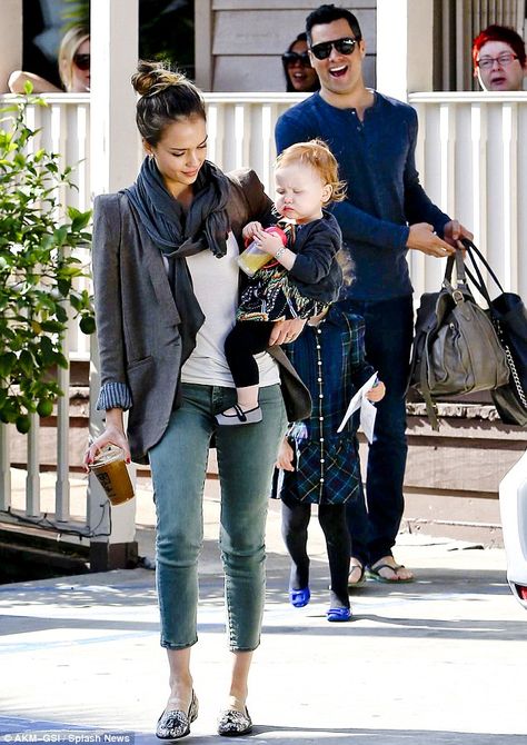 Family time: Jessica holds baby Haven while Honor and Cash follow after enjoying a breakfast in Los Angeles on Saturday Jessica Alba Mom Style, Jessica Alba And Jensen Ackles, Jessica Alba And Cash Warren, Jessica Alba Maternity Style, Jessica Alba Paparazzi, Jessica Alba Family, Stylish Mom Outfits, Jessica Alba Casual, Jessica Alba Outfit