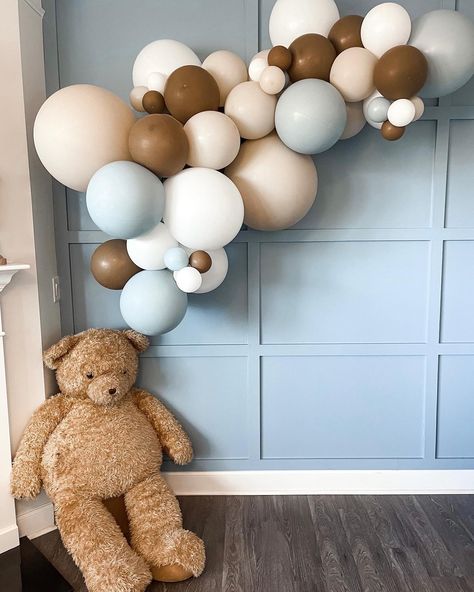 Bear Balloon Garland, First Birthday Balloons, Blue Diy, Bearly Wait, Diy Balloon, Command Hooks, Boho Blue, Balloon Pump, Balloon Diy