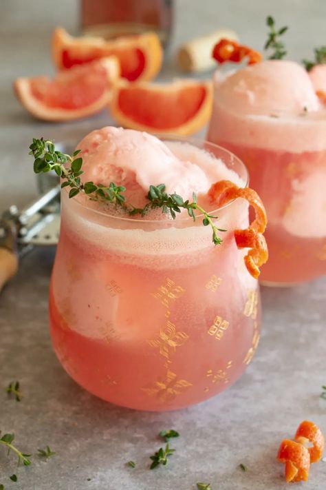 Easy Pink Moscato Grapefruit Spritzer Cocktail Recipe Spritzer Cocktails, Drink Essentials, Rose Cocktail Recipes, Grapefruit Cocktail Recipes, Wine Spritzer Recipe, Cocktail Recipes Tequila, Winter Cocktails Recipes, Tasty Cocktails, Grapefruit Cocktail