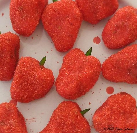 Fruit Shaped Cookies, Strawberry Shaped Cookies, Strawberry Candy Recipe, Strawberry Balls, Coconut Strawberries, Candied Strawberries Recipe, Strawberry Candies, Candied Strawberries, Strawberry Gluten Free