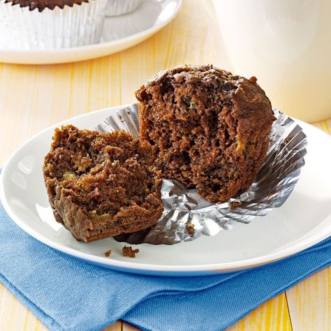 Chocolate Banana Bran Muffins Apple Walnut Muffins, Banana Bran Muffins, Bran Flakes, Raisin Bran, Bran Muffin Recipes, Healthy Blueberry Muffins, Chocolate Banana Muffins, Banana Chocolate Chip Muffins, Bran Muffins