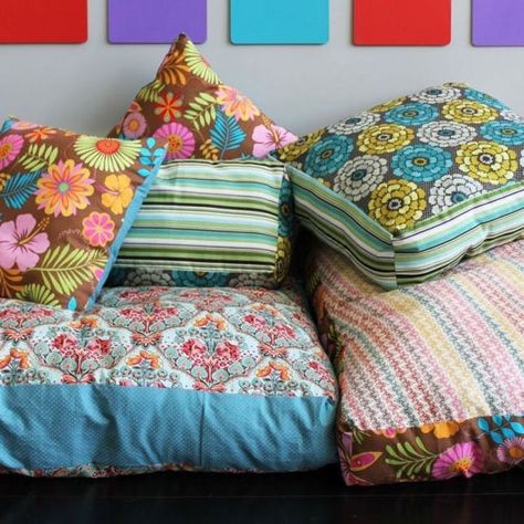 Diy Floor Pillow, Floor Pillows Diy, Giant Floor Pillows, Diy Pillow, Creative Flooring, Pillow Cases Diy, Diy Dog Bed, Pillow Inspiration, Pillow Tutorial