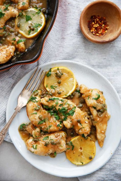 lexiscleankitchen.com gluten-free-chicken-piccata ?print=428181 Chicken Piccata Whole 30, Low Carb Chicken Piccata, Low Fat Chicken Breast Recipes, Lexi's Clean Kitchen, Gluten Free Chicken Recipes, Piccata Recipe, Chicken Piccata Recipe, Meals Easy, Chicken Piccata