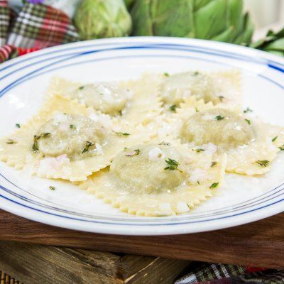 Artichoke Ravioli, Hallmark Recipes, Round Pasta, Ravioli Filling, Family Dinner Night, Homemade Ravioli, Artichoke Recipes, Healthier Food, Pasta Pasta