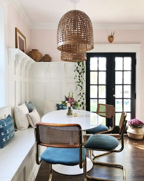 Round Breakfast Nook, Small Breakfast Nook Ideas, Breakfast Nook Ideas, Breakfast Aesthetic, Breakfast Ideas Healthy, Tulip Table, Nook Ideas, Breakfast Nooks, Classic Kitchen