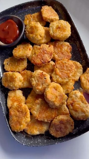 Low Carb Chicken Nuggets, Hungry Happens, Idee Pasto, Free Keto Recipes, Keto Meals, Keto Recipe, Low Carb Chicken, Chicken Nuggets, Croquettes