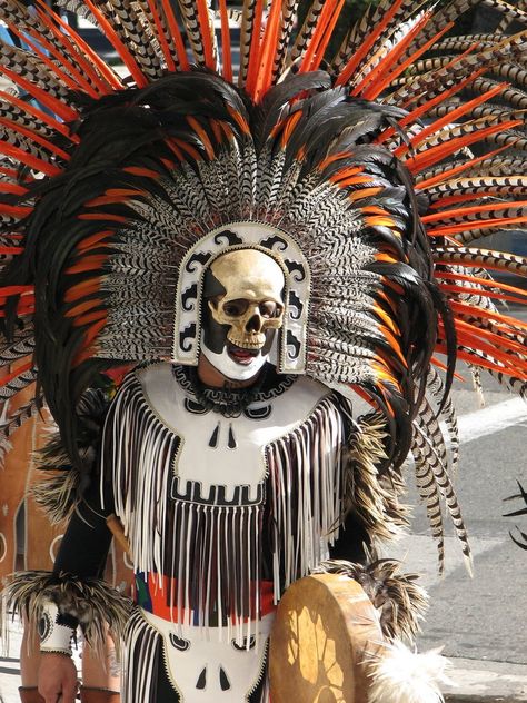 Aztec dancer Dia de los Muertos Aztec Sorcerer, Aztec Priest, Aztec Sacrifice, Aztec Skull Warrior, Aztec Dancer, Art Chicano, Aztec Civilization, Aztec Empire, Aztec Culture