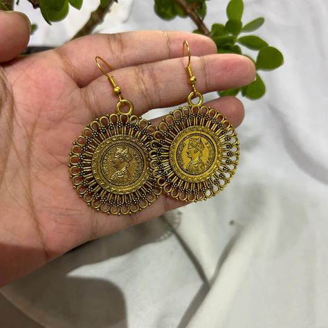 ❌SOLD ❌ RAJ GINNI🪙✨ Price ₹40 . . #jewelry #fashion #jewellery #handmade #earrings #accessories #necklace #gold #handmadejewelry #love #style #jewelrydesigner #silver #jewelryaddict #ring #bracelet #jewelrydesign #jewels #rings #bracelets #diamonds #design #diamond #beautiful #instagood #art #instajewelry #gemstones #luxury #earrings Luxury Earrings, Jewels Rings, Earrings Accessories, Jewellery Handmade, Love Style, Rings Bracelets, Fashion Jewellery, Accessories Necklace, Ring Bracelet