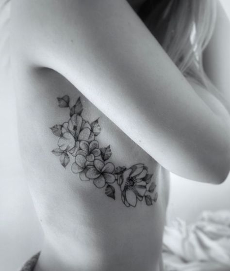 By KimiDuck boob tattoo underboob sideboob flowers fleurs poitrine tatouage Underboob Tattoo Coverup, Side Underboob Tattoo, Flower Underboob Tattoo, Bf Tattoos, Lil Tattoos, Tattoo Coverup, Underboob Tattoo, Stencil Outline, Tattoo Stencil Outline