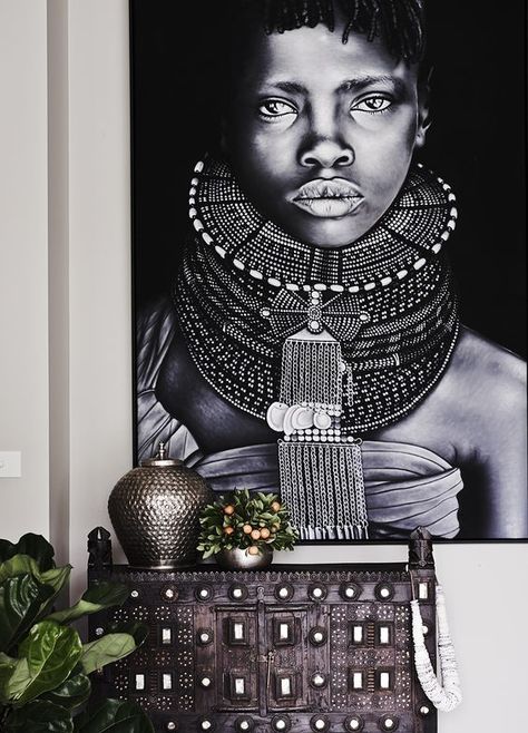 How To Add Ethnic Chic Style To Your Living Room 4 African Living Rooms, African Interior Design, African Inspired Decor, African Interior, Afrikaanse Kunst, African Home Decor, Ethnic Chic, Unique Interior Design, African Decor