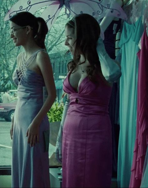 Twilight Prom Dress, Angela Twilight, Twilight Prom, Twilight Screencaps, Christian Serratos, Twilight Edward, Twilight Photos, Twilight New Moon, Twilight Pictures