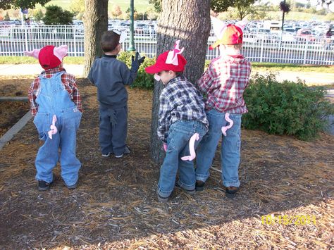 Three Little Pigs and the Big Bad Wolf (tails) Big Bad Wolf Costume, 3 Little Pigs, Pig Costumes, The Big Bad Wolf, Book Character Costumes, Wolf Costume, Homemade Costume, Big Bad Wolf, Three Little Pigs