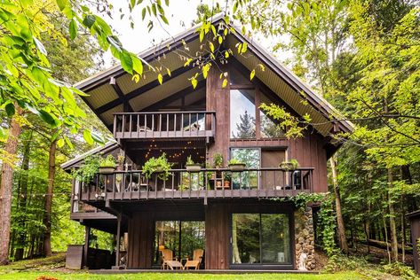 Exterior Cabin Design, Cabin Exterior Design, Large Cabin In The Woods, Chalet House, Small Cabin Big Windows, Small Chalet, Two Story Cabin, Wood Cabin In Forest, Rustic Family Vacation Chalet Exterior